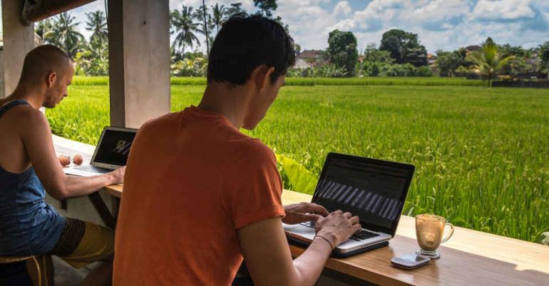 10 Ways to Become a Digital Nomad